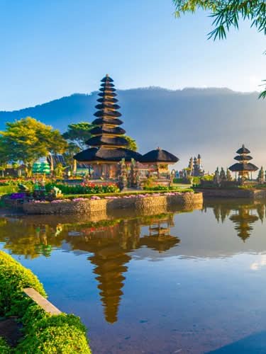Bali tour packages from India featuring beautiful beaches, tropical landscapes, luxury resorts, and cultural attractions.